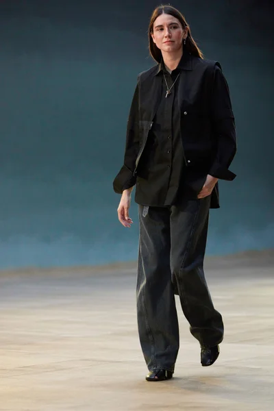 Look 24
